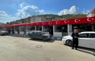 Osmaniye'de depremzede 15 esnaf, geçici iş yerlerine kavuştu