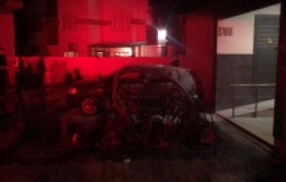 Osmaniye’de park halindeki elektrikli araç yandı