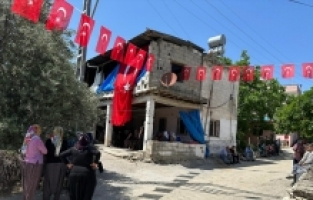 Şehit Jandarma Uzman Çavuş Serkan Ölmez'in Mersin'deki ailesine şehadet haberi verildi