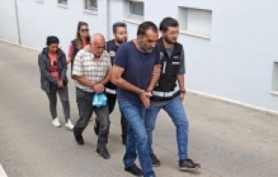 Adana'da dolandırıcılık iddiasıyla yakalanan 3 zanlıdan biri tutuklandı