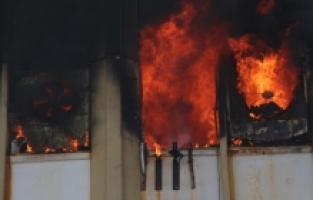 Adana'da iş merkezindeki atölyede çıkan yangın söndürüldü