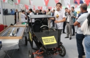Adana'da öğrencilerin robotik kodlama projeleri şenlikte sergilendi