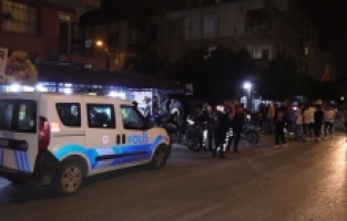 Adana'da otomobille çarpışan ekip motosikletindeki 2 polis ağır yaralandı