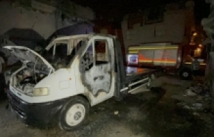 Adana'da park halindeki çekici yandı