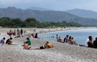 Antalya sahillerinde sıcak hava yoğunluğu