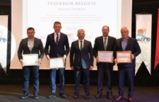 Antalya Valisi Yazıcı'dan kapılarını depremzedelere açan turizmcilere teşekkür