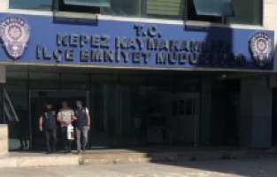 Antalya'da aranan 2 hükümlü yakalandı