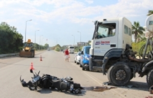 Antalya'da beton mikseri ile çarpışan motosikletteki 2 kişi yaralandı