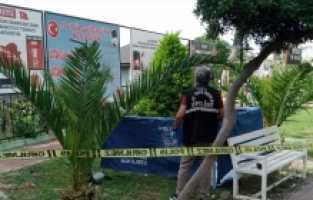 Antalya'da bir kişi parkta ölü bulundu