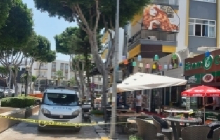 Antalya'da çıkan kavgada yoldan geçerken silahla vurulan kişi öldü