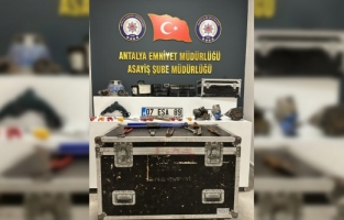 Antalya’da otodan hırsızlık yaptıkları gerekçesiyle 2 şüpheli tutuklandı