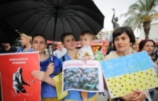 Antalya'da yaşayan Ukraynalılar, Rusya'nın saldırılarına tepki gösterdi