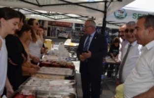 Antalya'nın Serik ilçesinde okul yararına kermes düzenlendi