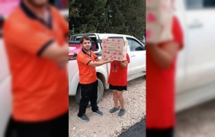 Hatay'da depremzede çocuklara hediye kolileri dağıtıldı