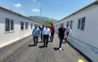 Hatay'da yapımı tamamlanan 162 iş yeri depremzede esnafa teslim edildi