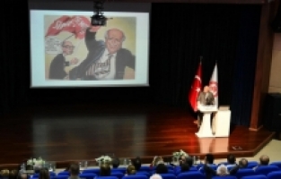 Isparta'da “Sanat ve Demirel“ konulu konferans düzenlendi