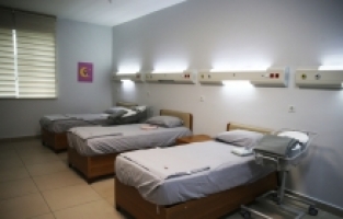 Kahramanmaraş ve Malatya'da Yataş Bedding desteğiyle yenilenen anne-bebek uyum odaları hizmete girdi