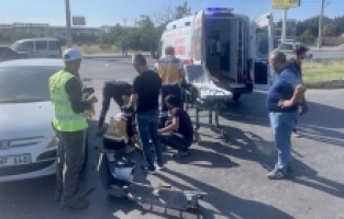 Kahramanmaraş'ta otomobile çarpışan motosikletin sürücüsü yaralandı
