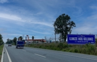 Mersin'in Tarsus ilçesinde “İlimize hoş geldiniz“ tabelaları asıldı