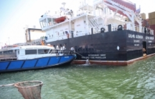 Mersin'de deniz temizliği için gemilerin denetlenmesine devam ediliyor