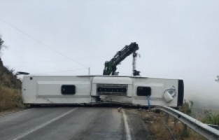 Mersin'de devrilen yolcu otobüsündeki 1 kişi öldü, 14 kişi yaralandı