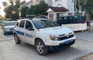 Mersin'de haklarında yakalama kararı bulunan şüphelilere şafak operasyonu
