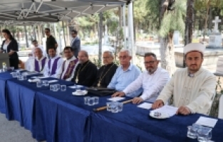 Mersin'de Müslüman ve Hristiyan din adamları yan yana dua etti