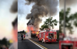 Mersin'de yolcu otobüsünde çıkan yangın söndürüldü