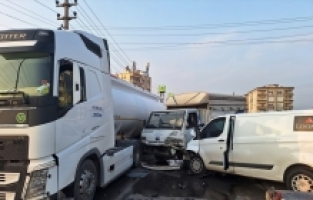 Mersin'de zincirleme trafik kazasında 11 kişi yaralandı