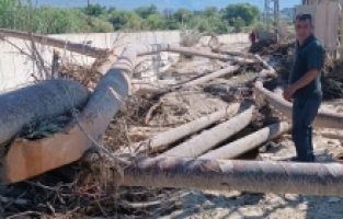 Mut'ta sağanaktan etkilenen alanlarda hasar tespiti yapılıyor