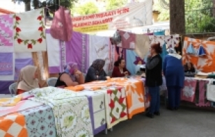Saimbeyli Halk Eğitim Merkezi'nde yıl sonu sergisi açıldı