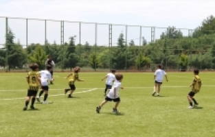 Türk ve Yunan çocuklar, Antalya'da dostluk maçında buluştu