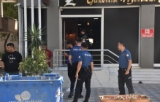 Adana'da iş yerine silahlı saldırıda 4 kişi yaralandı