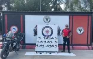 Adana'da polis denetimlerinde 278 ruhsatsız silah ele geçirildi