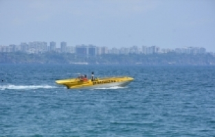 Antalya sahillerinde yoğunluk yaşandı