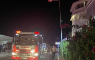 Antalya'da çıkan yangında kafe kullanılamaz hale geldi