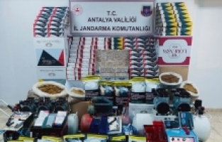 Antalya'da kaçak sigara operasyonunda 2 kişi yakalandı