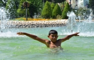 Antalya'da sıcak hava bunaltıyor