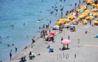 Antalya'da aşırı sıcaklar etkisini sürdürüyor