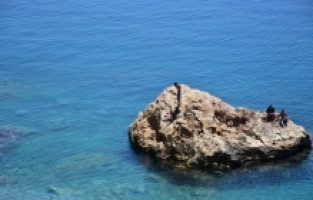 Antalya'da sıcak hava plajlarda yoğunluğun azalmasına neden oldu