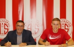 Antalyaspor, Polonyalı Adam Buksa'yı kiralık olarak kadrosuna kattı