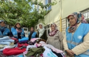 Burdur'da Türkiye Diyanet Vakfı ihtiyaç sahipleri için kıyafet çarşısı açtı