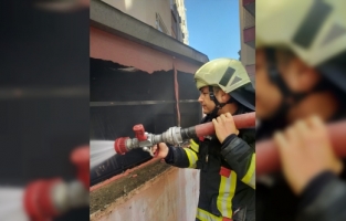 Mersin'de bilgisayar mağazasında çıkan yangın söndürüldü