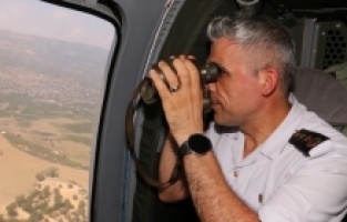 Mersin'de jandarma ekiplerince helikopterle trafik denetimi yapıldı