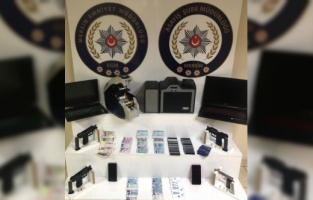 Mersin'de sahte kimlik hazırladıkları iddiasıyla 2 zanlı yakalandı