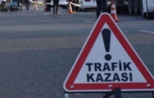 Aracın çarptığı otomobildeki çocukların yola savrulması kameraya yansıdı