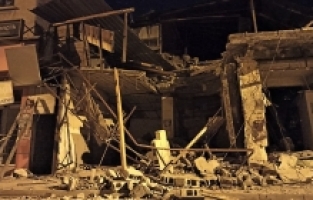 Osmaniye’de ağır hasarlı iki katlı bina çöktü