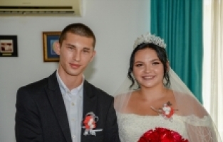 Ukrayna'daki savaş nedeniyle Antalya'da misafir edilen yetim gençler evlendi