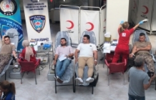 Adana'da polis memurları kan ve kök hücre bağışı yaptı
