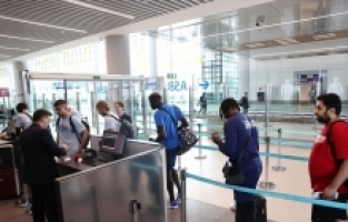 Adana Demirspor kafilesi Genk'e hareket etti